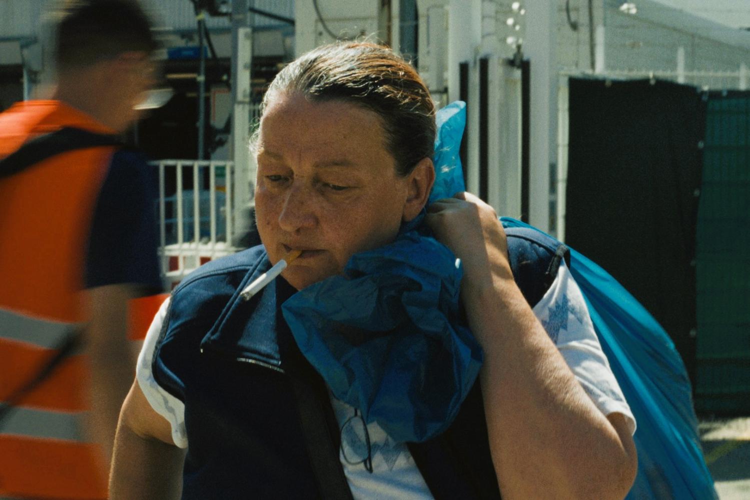 Filmszene mit Sabine Thalau als Heike im Film 'Ich verstehe ihren Unmut'