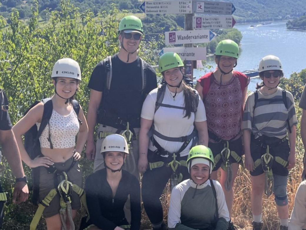 Gruppenbild KHG-ESG auf dem Klettersteig Boppard