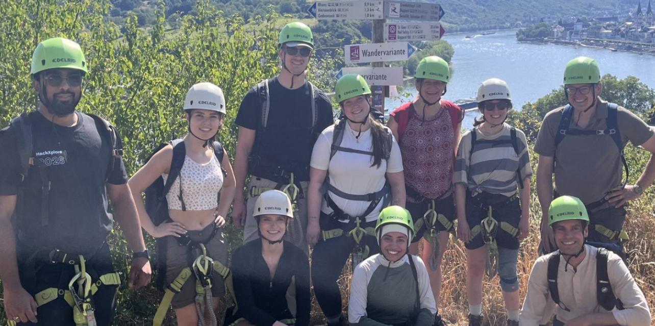 Gruppenbild KHG-ESG auf dem Klettersteig Boppard