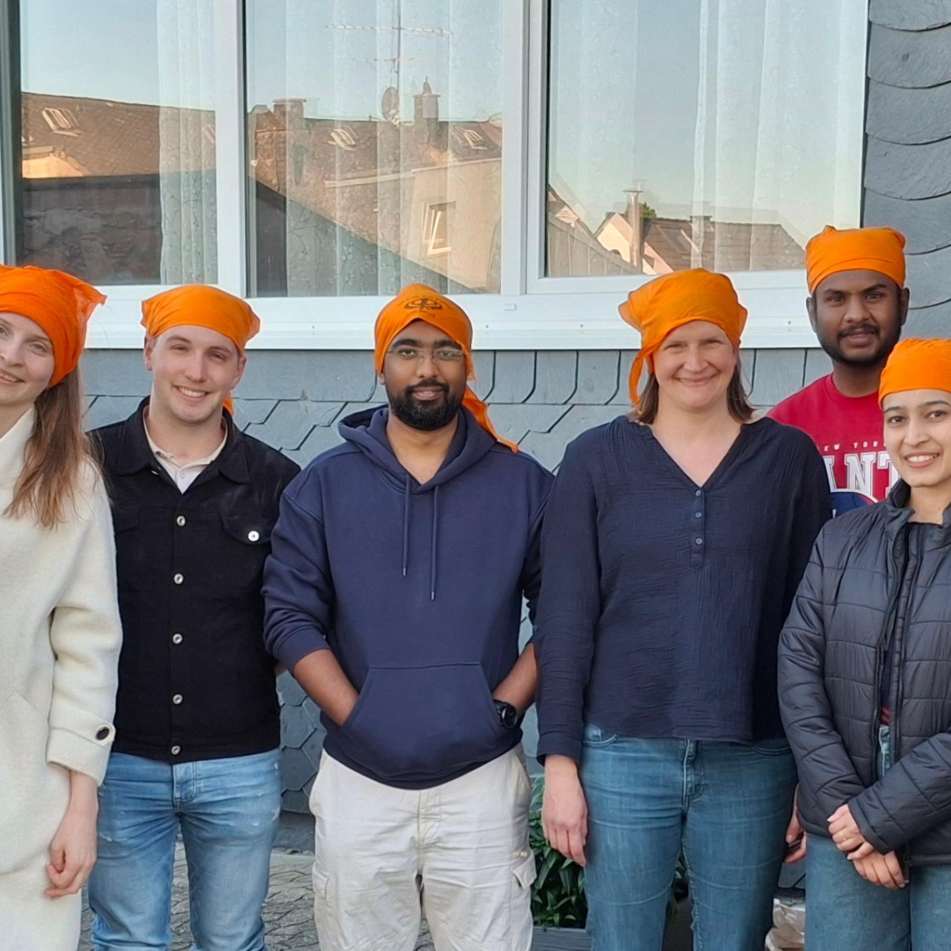 Gruppenbild beim Besuch des Sikh-Tempels in Koblenz Metternich mit dem ISAK