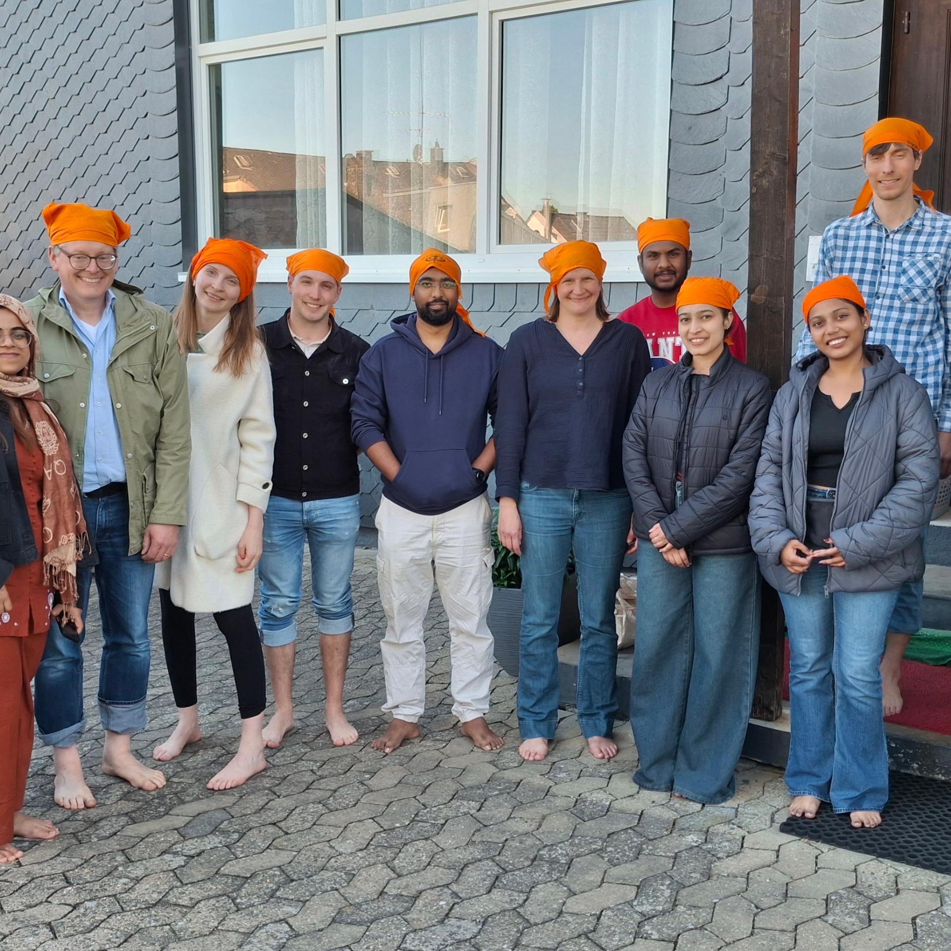 Gruppenbild beim Besuch des Sikh-Tempels in Koblenz Metternich mit dem ISAK