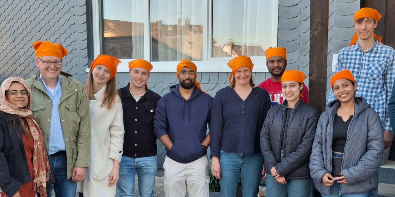 Gruppenbild beim Besuch des Sikh-Tempels in Koblenz Metternich mit dem ISAK