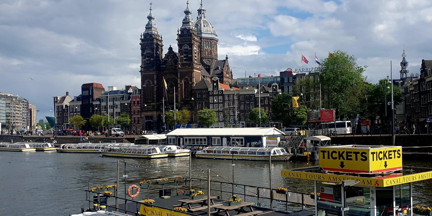 Amsterdam St.Nicolas mit Hafen