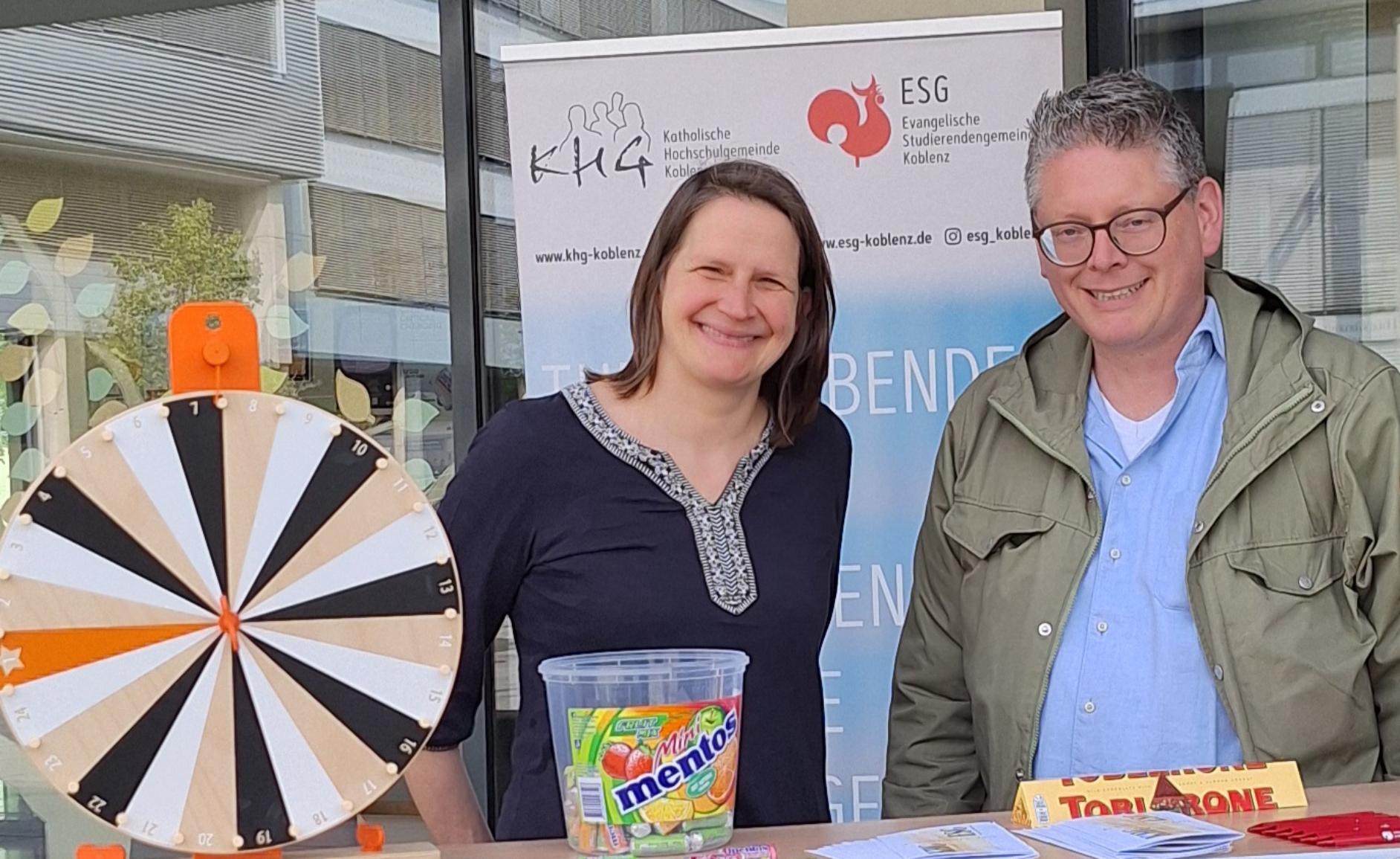 Anna Quaas und Oliver Wolff am ESG-KHG-Stand
