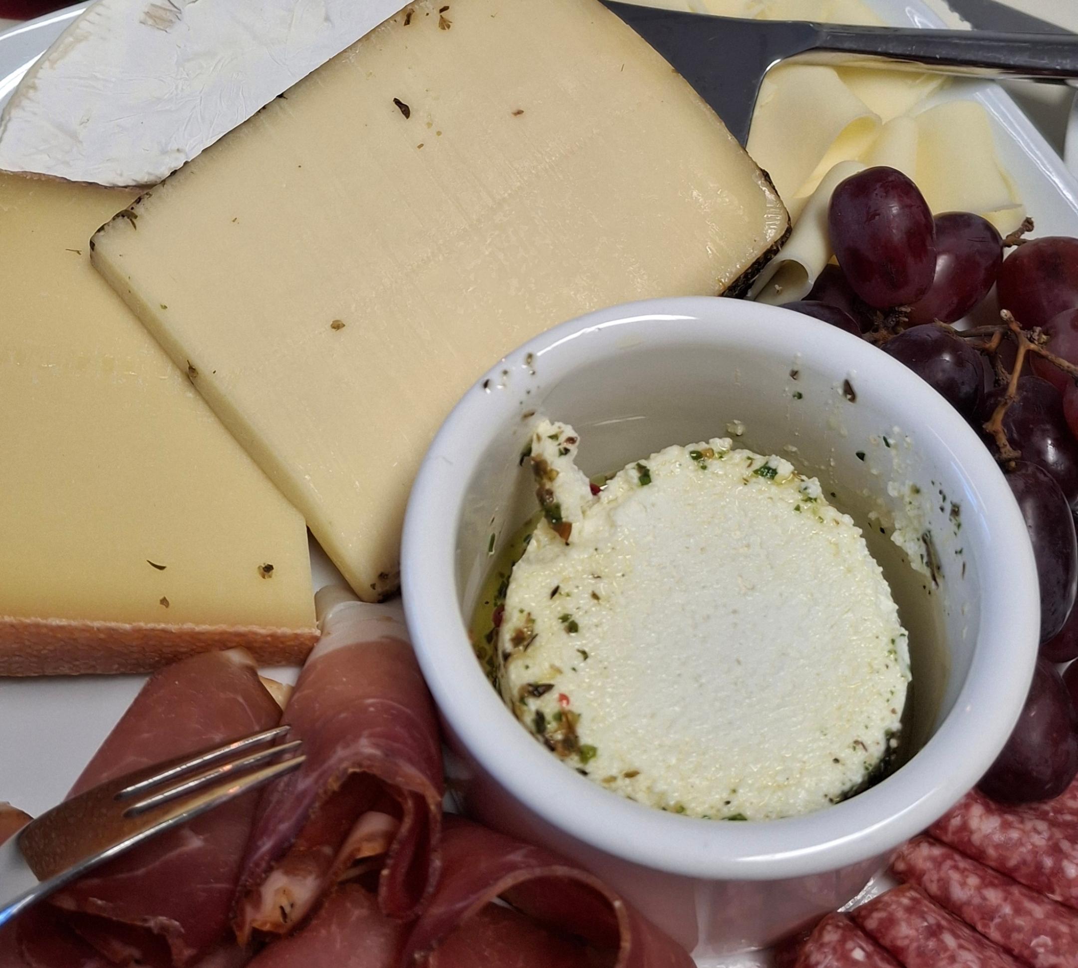 gedeckter Frühstückstisch