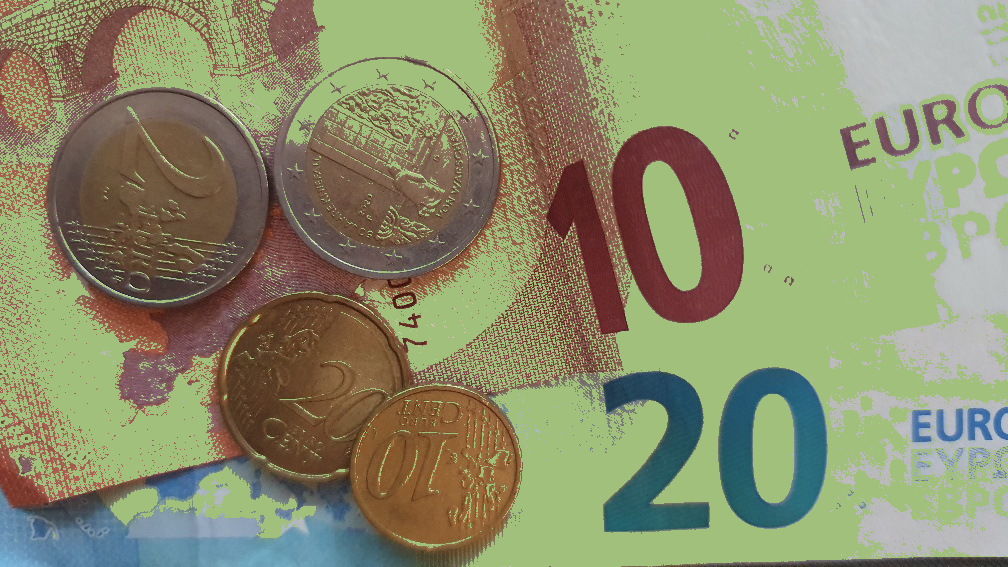 Hellrgüngefärbtes Geld