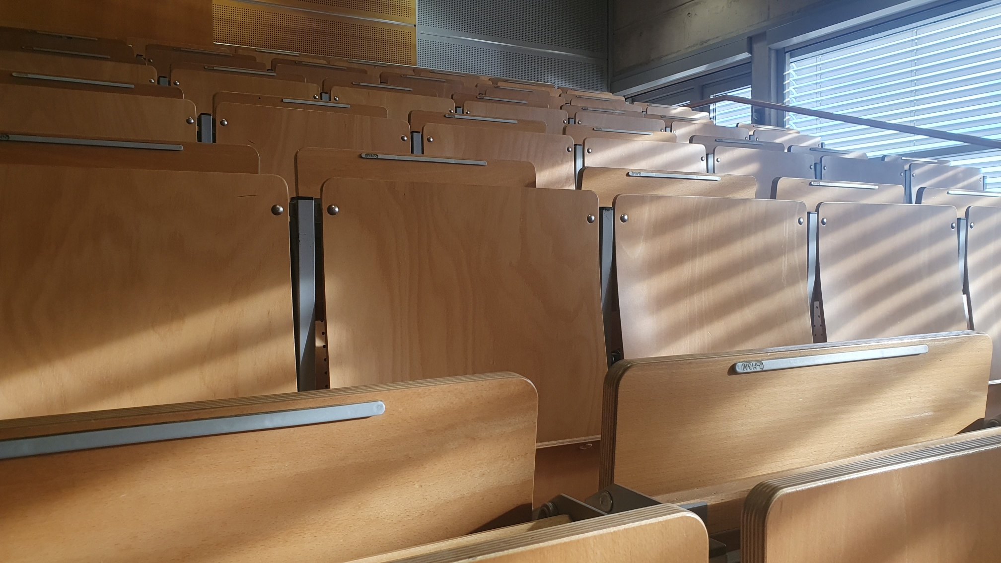 Stühle im Hoehrsaal