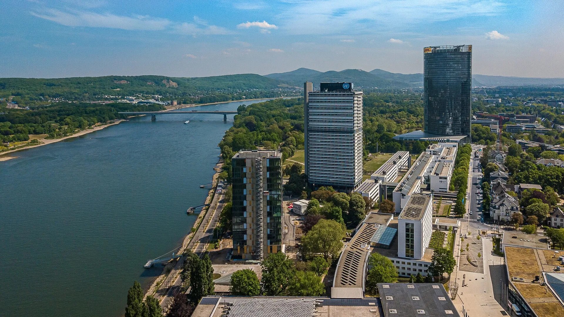 Post Tower und UN Campus