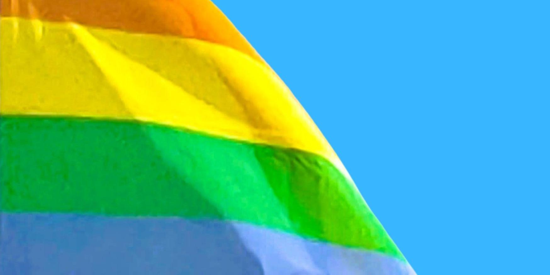 Regenbogenflagge als Zeichen des Friedens