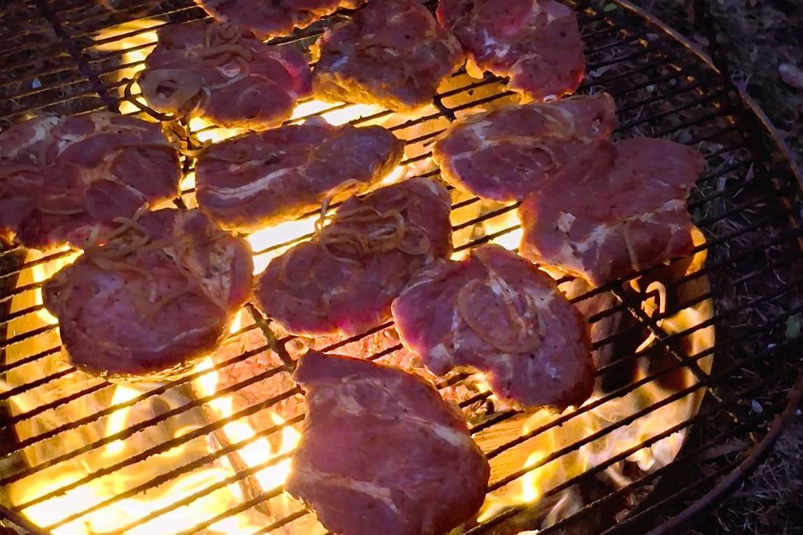 Schwenker auf dem Grillrost