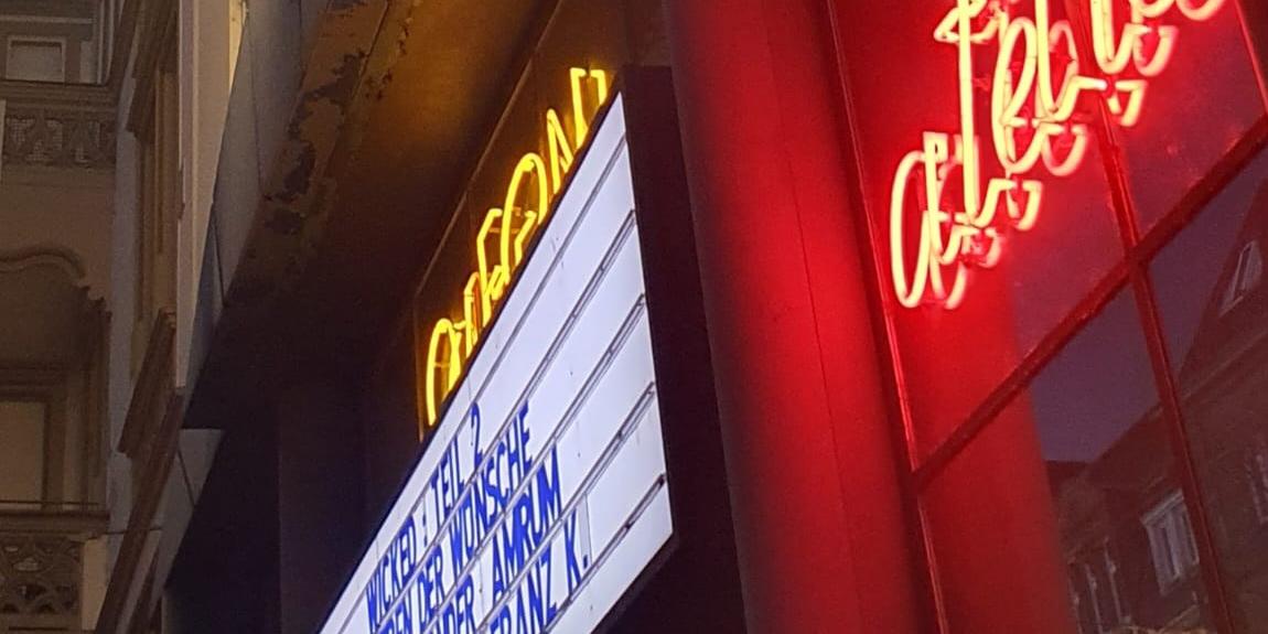 Kino-Fassade des Odeon-Apollo-Kinos