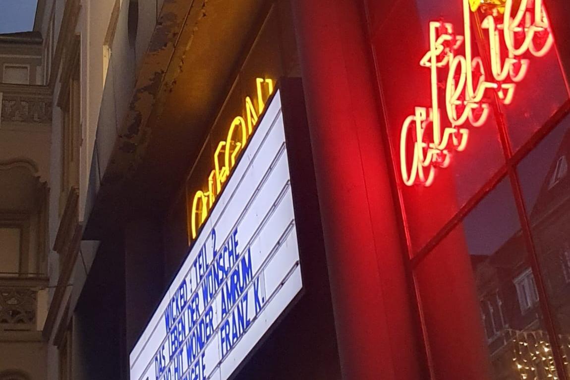 Kino-Fassade des Odeon-Apollo-Kinos