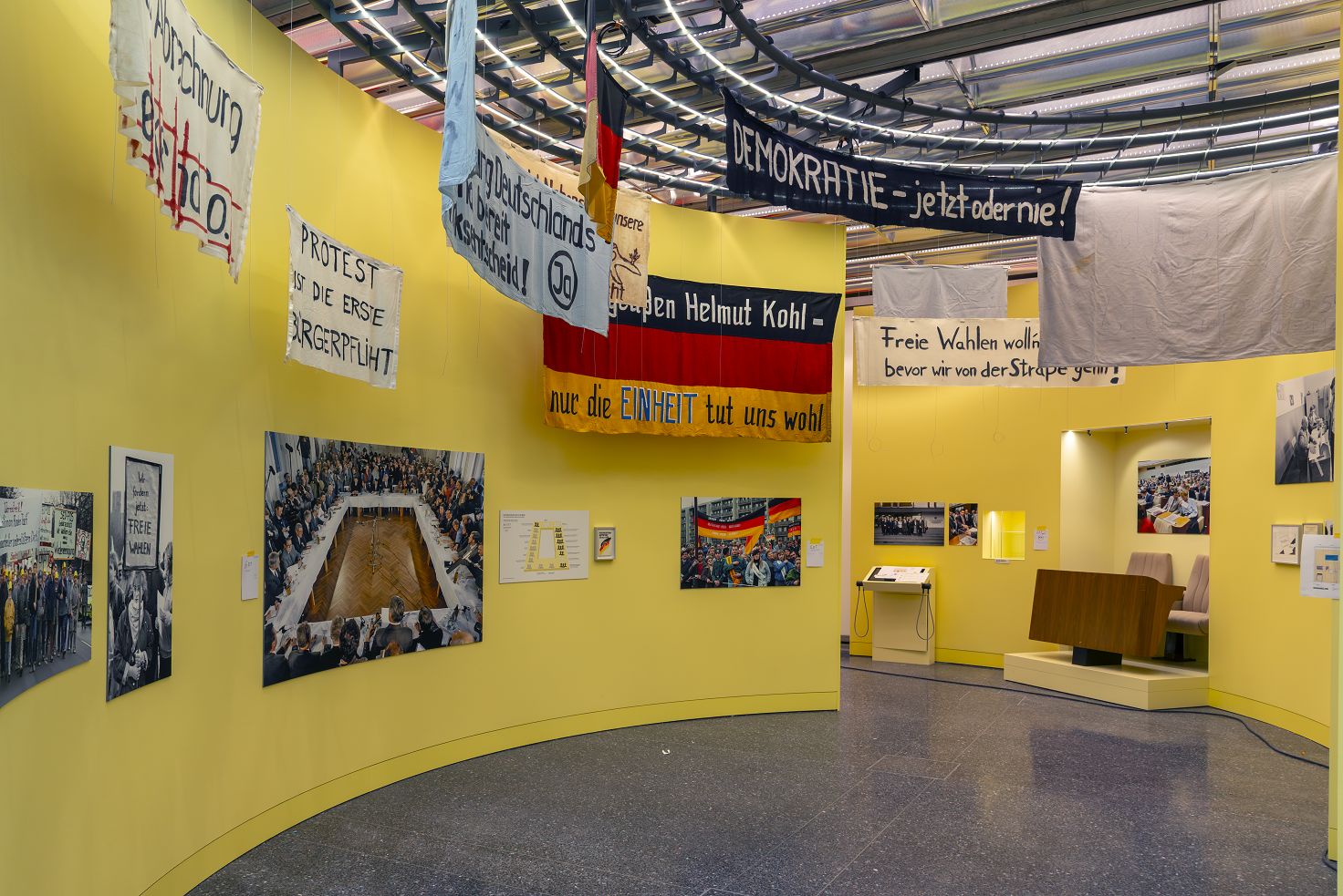 Transparente aus der friedlichen Revolution in der DDR
