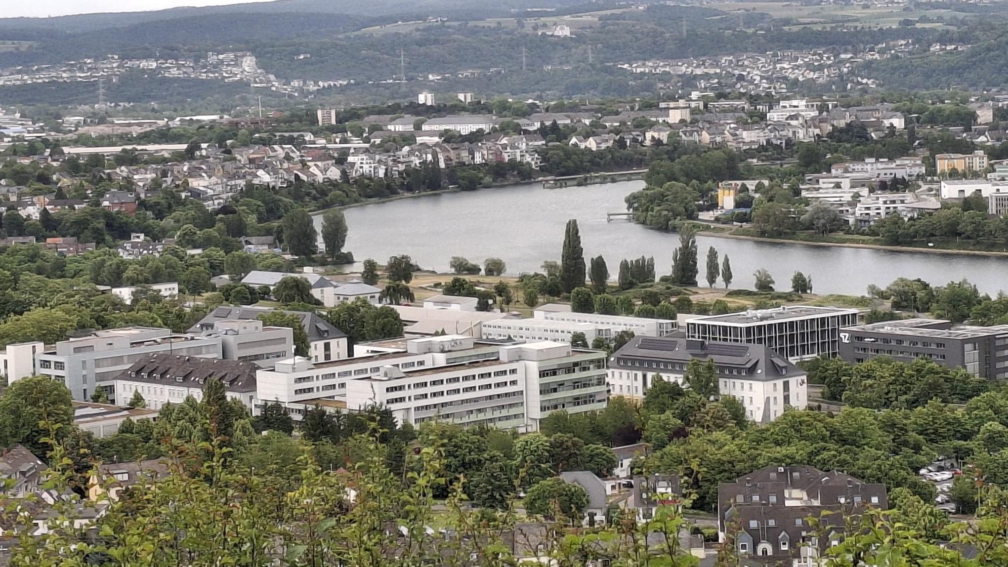 Blick auf die Uni Koblenz und die Mosel